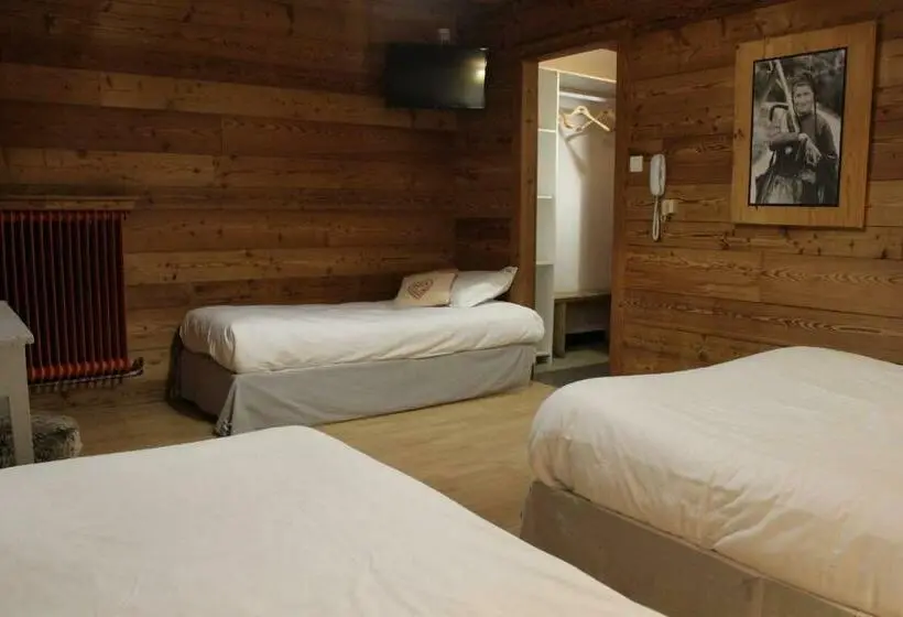 Standard Neljän Hengen Huone, Hôtel Restaurant U Fredy