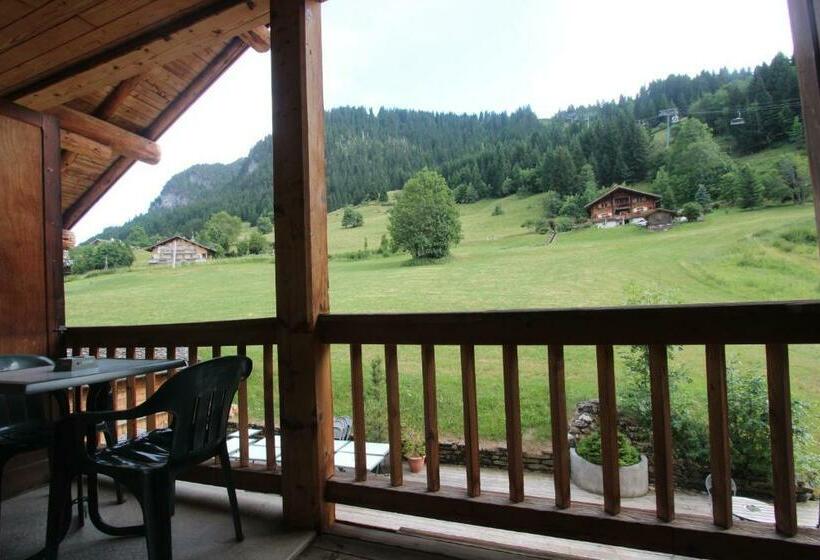 اتاق استاندارد سه تخته با بالکن, Hôtel Restaurant U Fredy