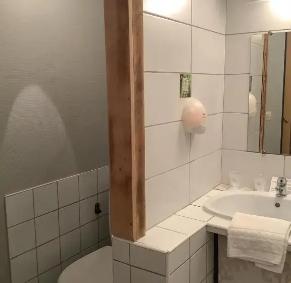 Perhehuone Puutarhanäkymä, Logis Hôtel Restaurant La Borie