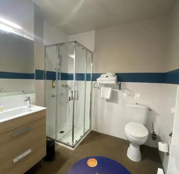 Chambre Triple Standard Intérieure, Les Charmettes