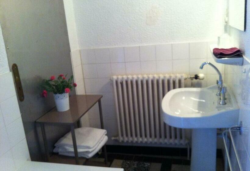 غرفة كومفورت, Les Jolis Coeurs