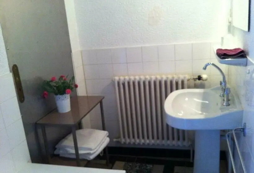 Comfort-huone, Les Jolis Coeurs