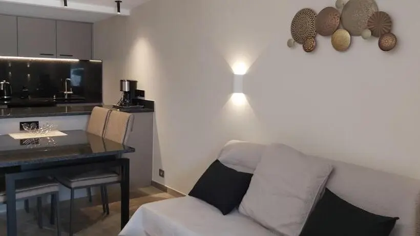 آپارتمان لوکس 1 خوابه, Villa Nais B&b