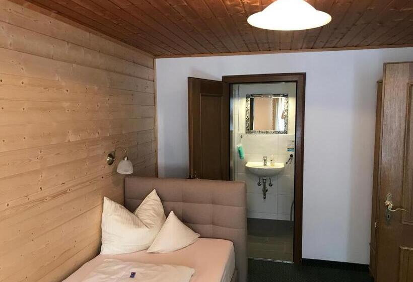 חדר דלוקס, Zum Kirchenbauer