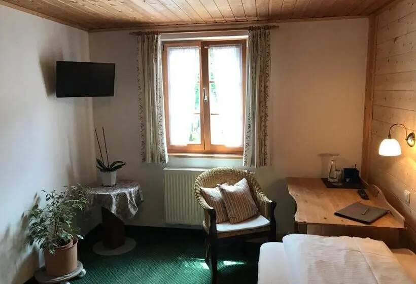 Deluxe-huone, Zum Kirchenbauer