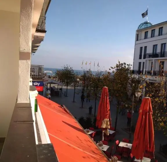 Huoneisto 1 Makuuhuone Sivuttainen Merinäkymä, Esplanade & Aparthotel Rialto