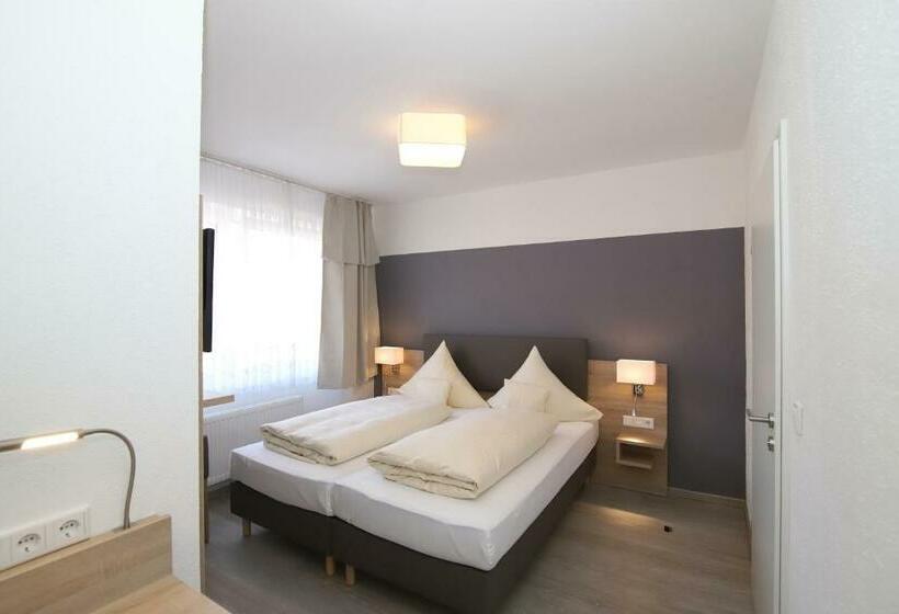 标准间, 12 Bäume