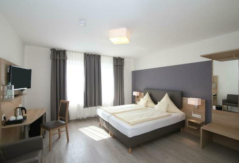 标准间, 12 Bäume