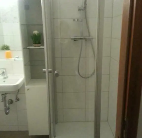 Standard Yhden Hengen Huone, Am Wasserschloss Glücksburg