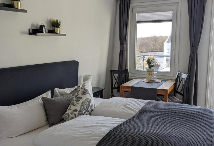 غرفة قياسية مزوَّدة بشُرفة, Am Wasserschloss Glücksburg