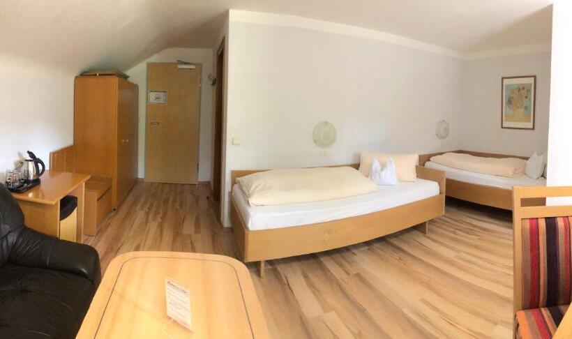 غرفة قياسية مزوَّدة بشُرفة, Bavaria