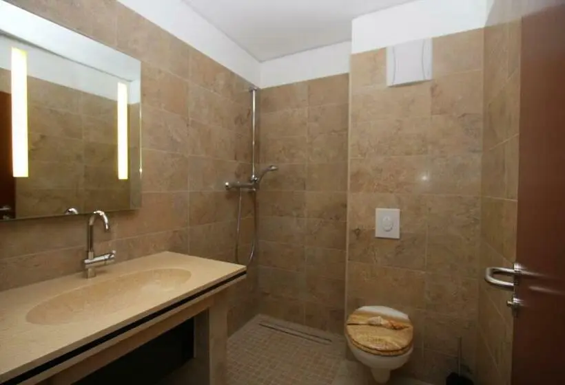 اتاق استاندارد, Da Gianni Gmbh