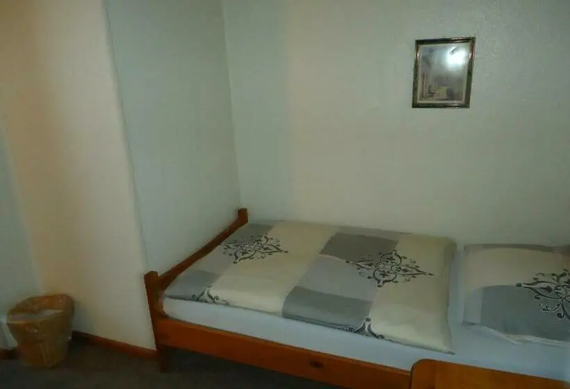 Standard Yhden Hengen Huone, Kilian