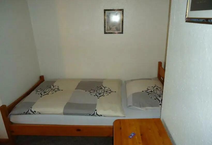 Standard Yhden Hengen Huone, Kilian