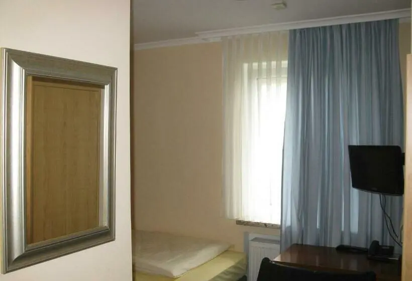 Standard Yhden Hengen Huone, Löns Hotel Garni