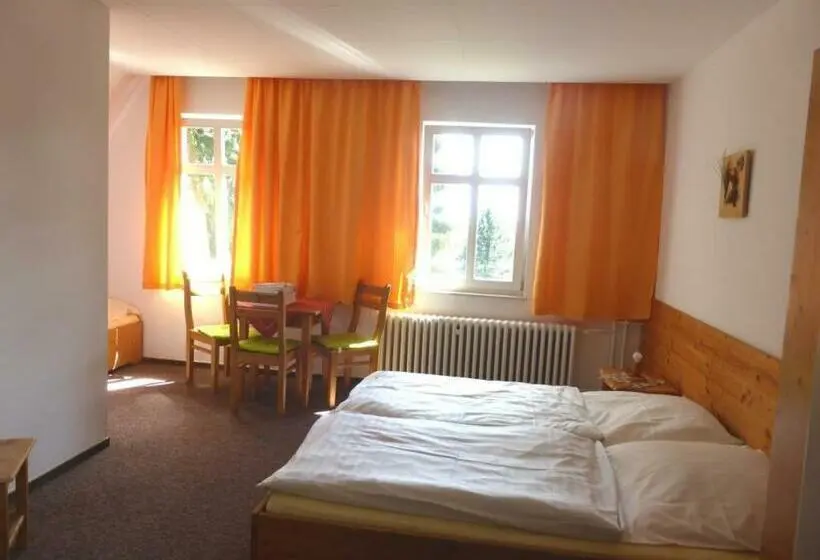 Perhehuone, Pension Und Gaststätte Naturbaude Eschenhof