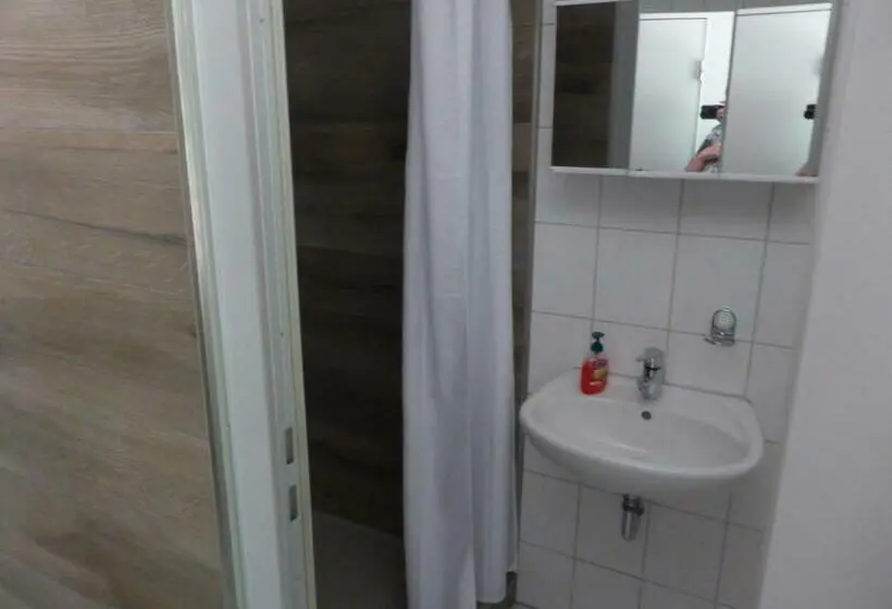Perhehuone, Pension Und Gaststätte Naturbaude Eschenhof