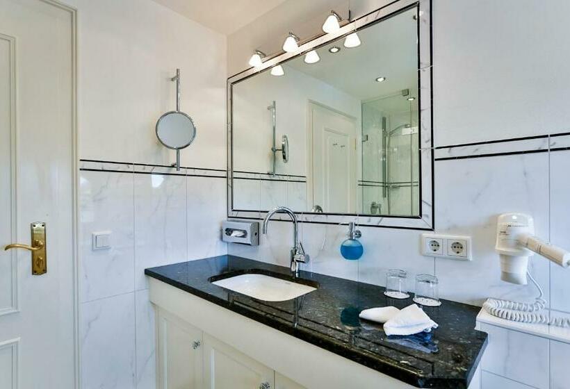 コンフォートルーム, Und Restaurant Jörg Müller