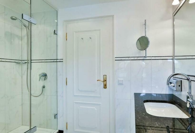 コンフォートルーム, Und Restaurant Jörg Müller