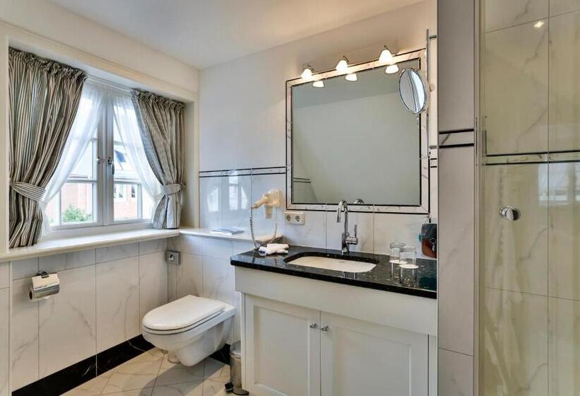 コンフォートルーム, Und Restaurant Jörg Müller