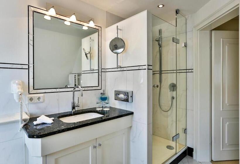 コンフォートルーム, Und Restaurant Jörg Müller