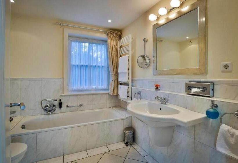 デラックスルーム, Und Restaurant Jörg Müller