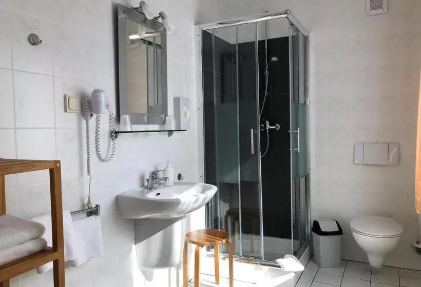 Standard-huone Puutarhanäkymä, Kastanienhof Hotel Garni