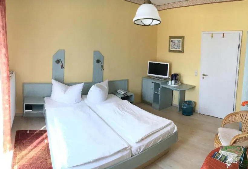 Standard-huone Puutarhanäkymä, Kastanienhof Hotel Garni