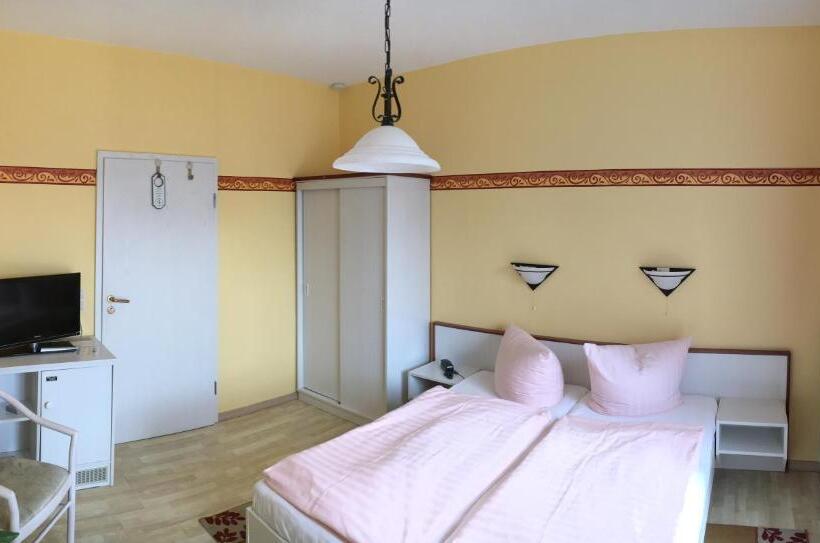 Номер Стандарт Вид на Сад, Kastanienhof Hotel Garni