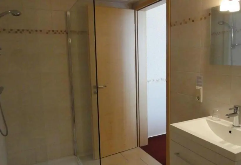 سوئیت جونیور با چشم‌انداز باغ, Landhotel Fernsicht