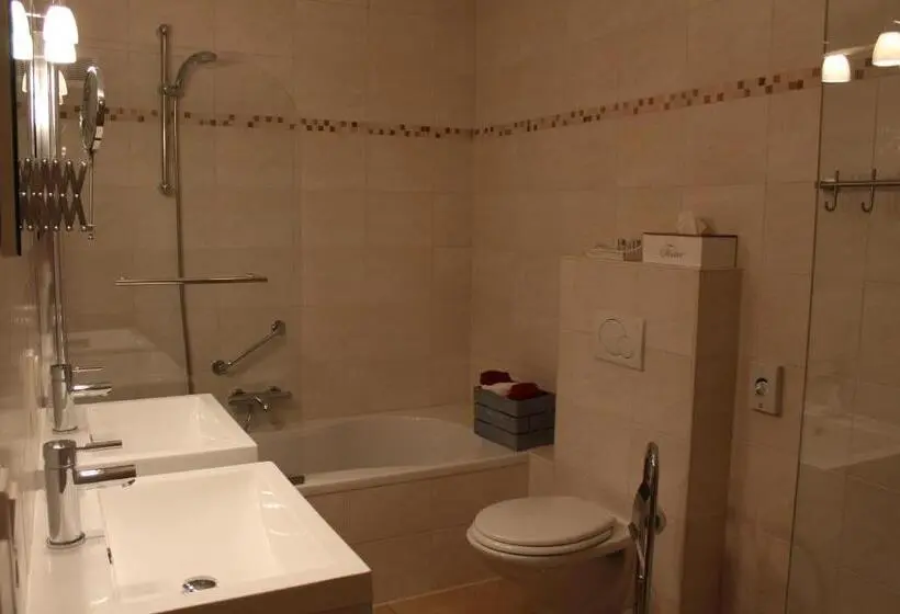 سوئیت جونیور با چشم‌انداز باغ, Landhotel Fernsicht