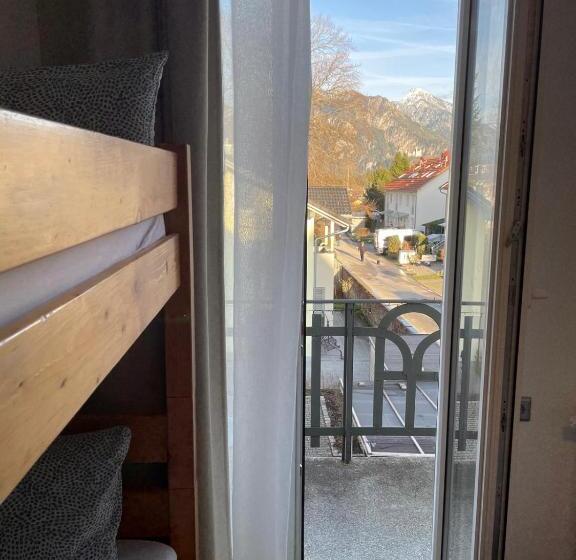 Quarto Quádruplo Estandar, House La Neuschwanstein Blick