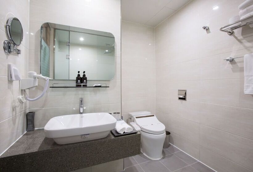 标准间, Dong Gyeong