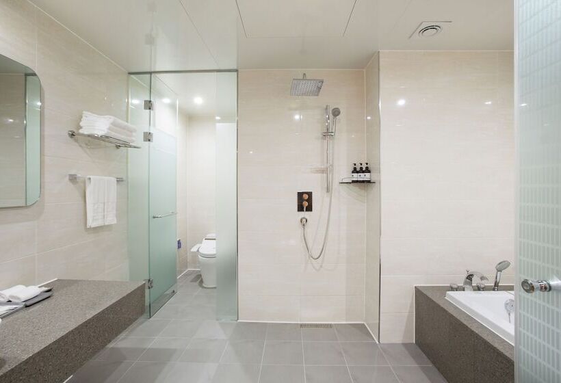 豪华房间, Dong Gyeong