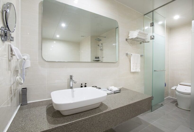 豪华房间, Dong Gyeong