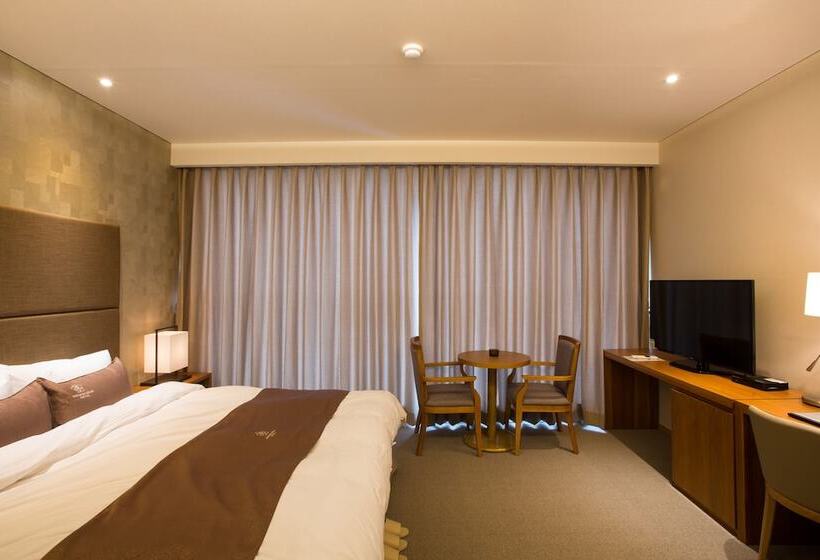 标准间, Dong Gyeong