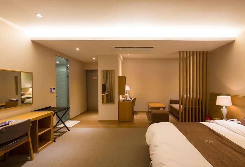 豪华房间, Dong Gyeong