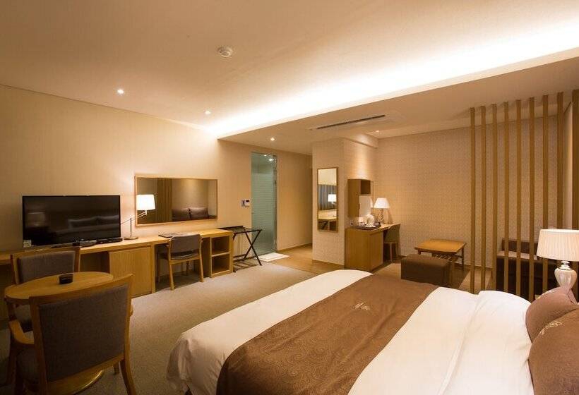 豪华房间, Dong Gyeong