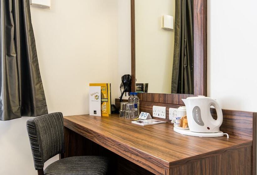 ファミリールーム, Fallow Field, Telford By Marston's Inns