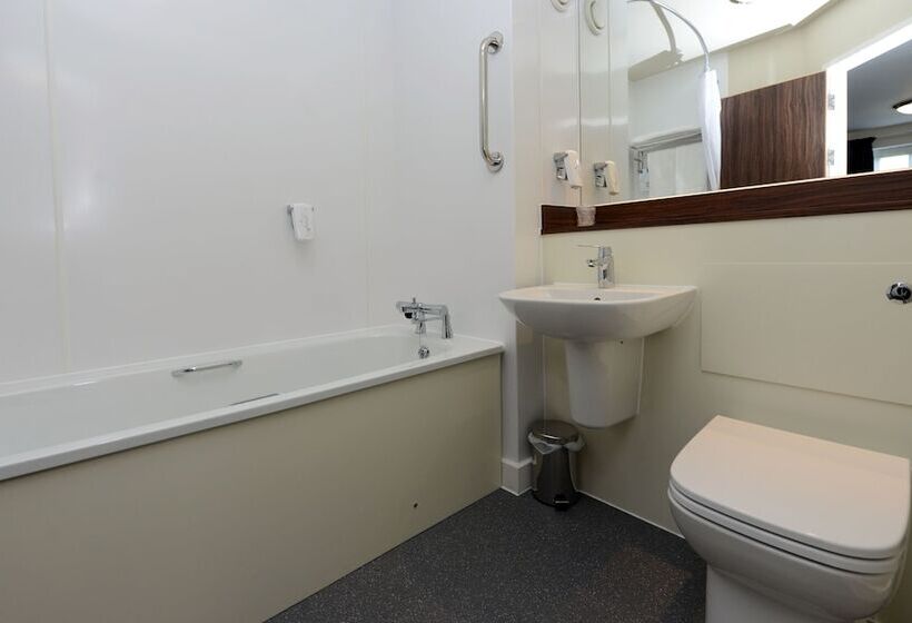 ファミリールーム, Fallow Field, Telford By Marston's Inns