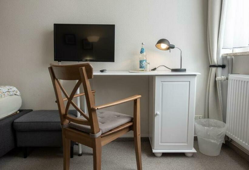 标准单人间, Heimathafen