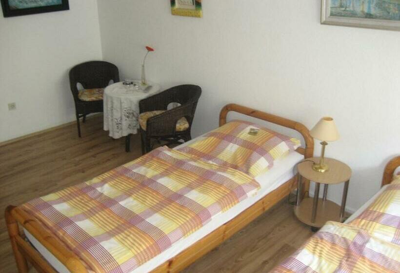 اتاق استاندارد یک نفره, Hoffmann