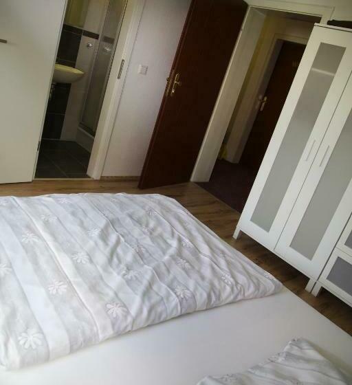 اتاق استاندارد یک نفره, Hoffmann