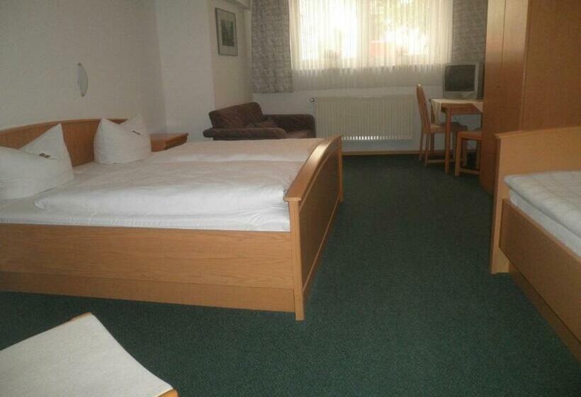 スタンダードトリプルルーム, Munzert