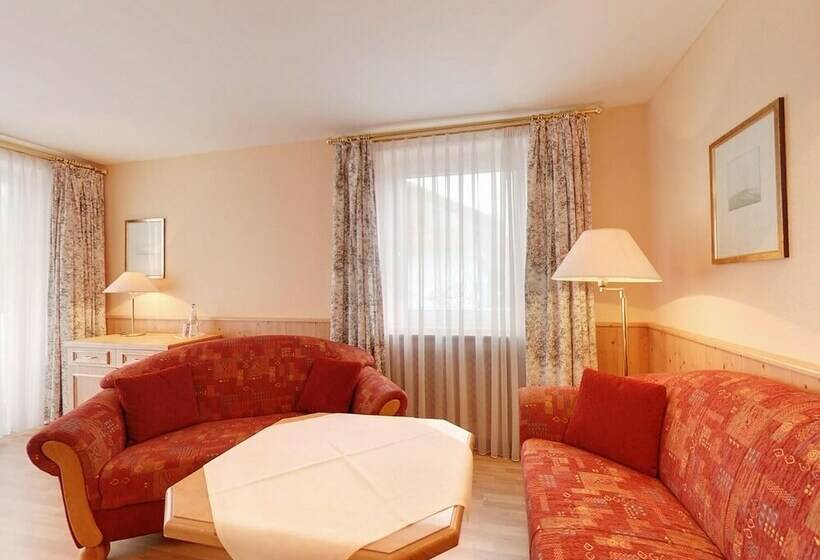 スイート, Resi Von Der Post