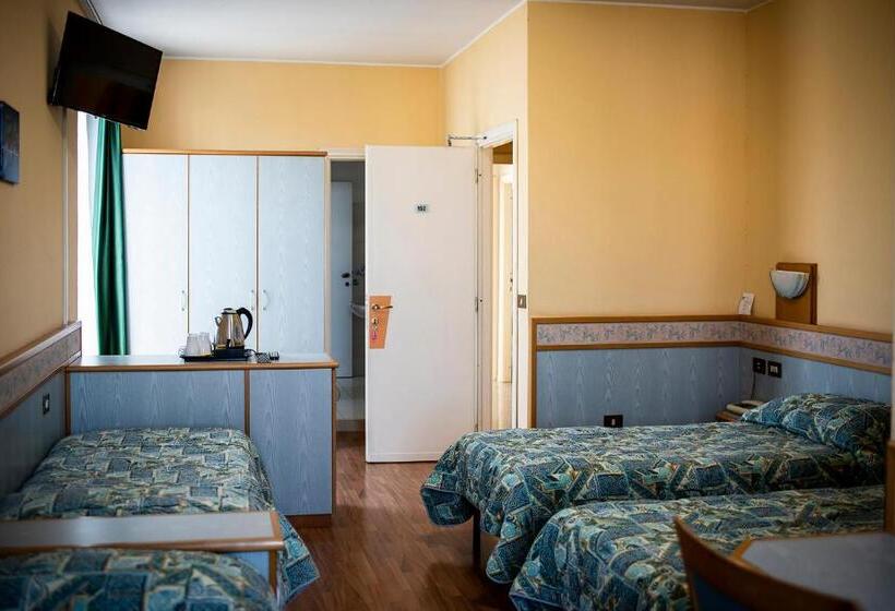 スタンダード４人部屋, Route 9