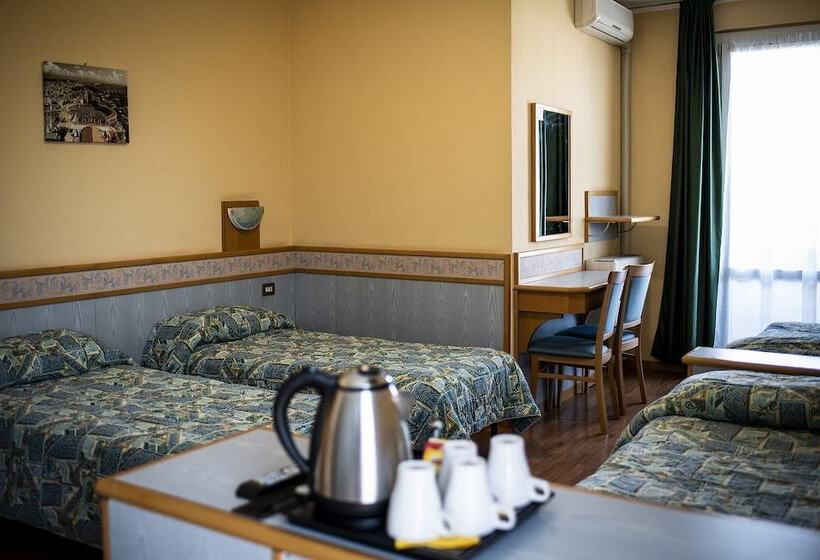 スタンダード４人部屋, Route 9