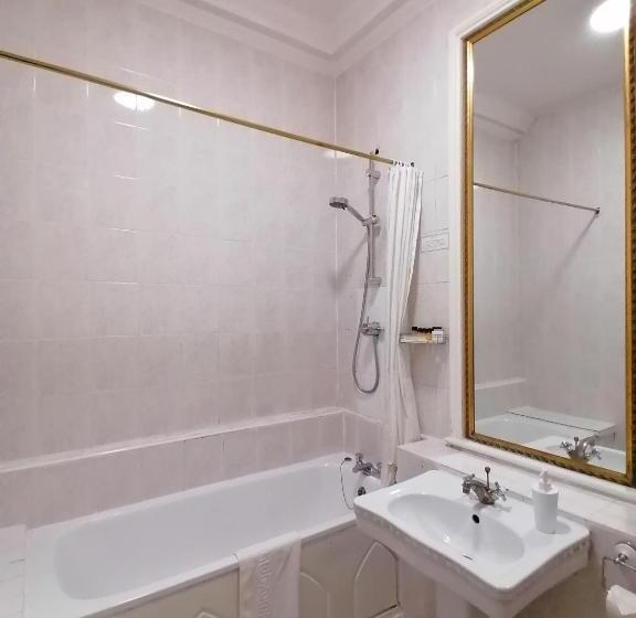 غرفة ديلوكس عائلية, The Gordon House