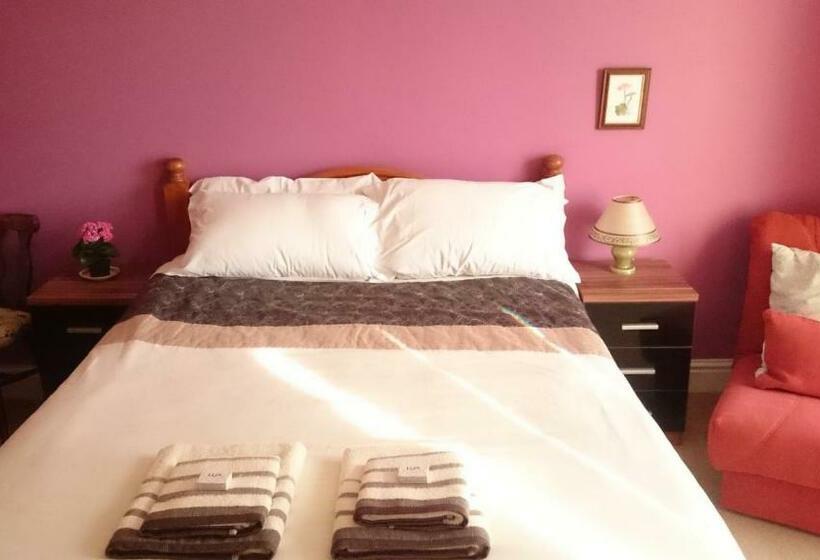 חדר סטנדרט לשלושה עם נוף לגינה, Bankside Bed & Breakfast