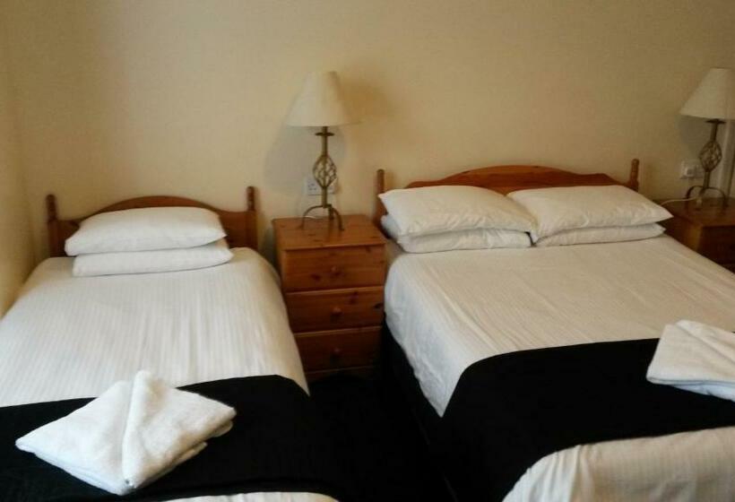 غرفة عائلية, Ashwood